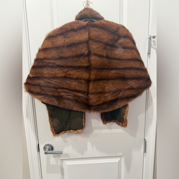 Vintage IR Fox Fur Cape Shaw - Picture 3 of 6